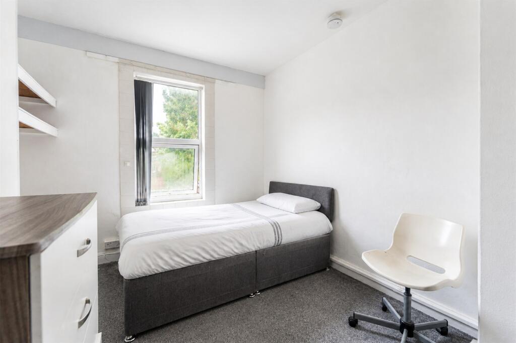 6 bedroom house for rent