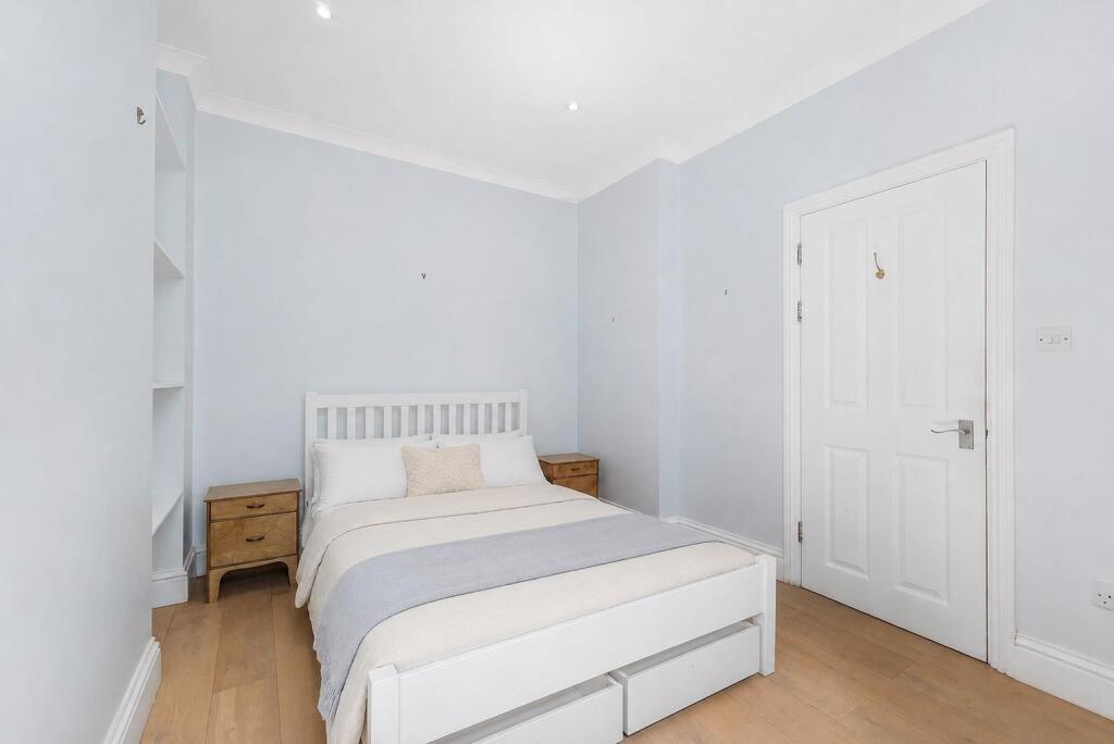 Apartment in London - View 5