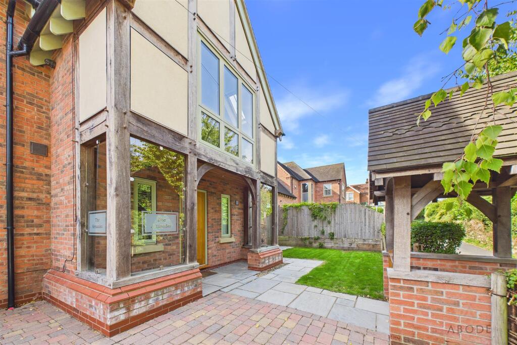 House in Stoke-on-Trent - View 4