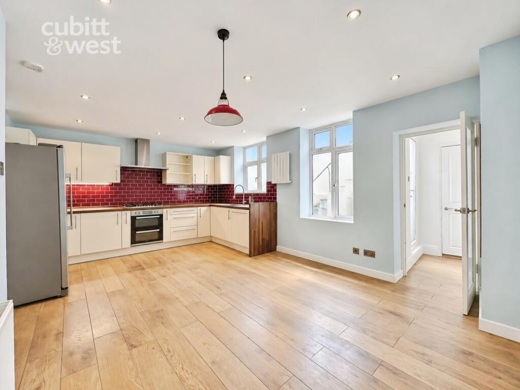 House in Brighton - View 5