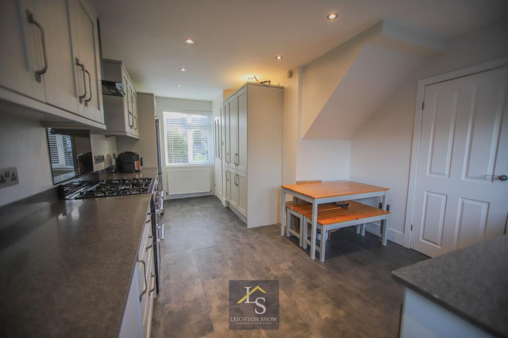 Rushton Drive, Bramhall, SK7 photo 4
