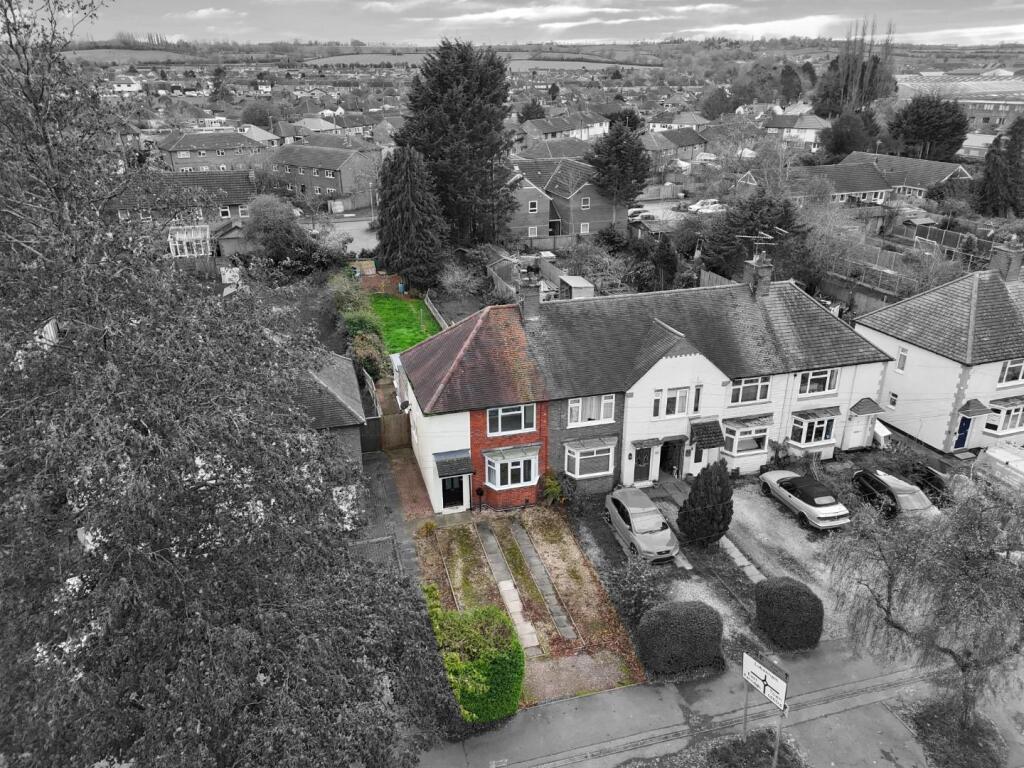 2-bed semi-detached on Welland Park Road, Market Harborough, £250,000