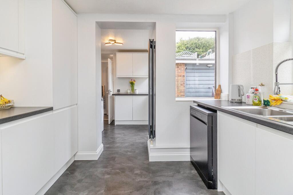 House in Dunstable, Central Bedfordshire - View 6