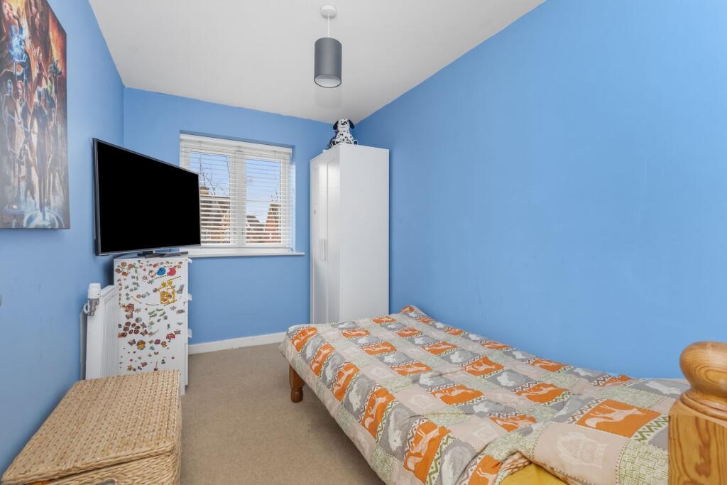House in Horsham, Broadbridge Heath - More