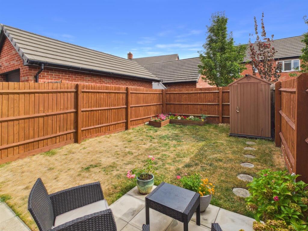 House in Stroud, Hunts Grove - View 4