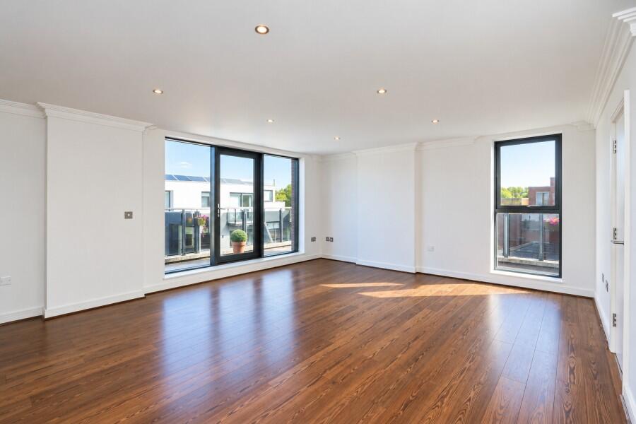 Apartment in Kingston upon Thames - View 3