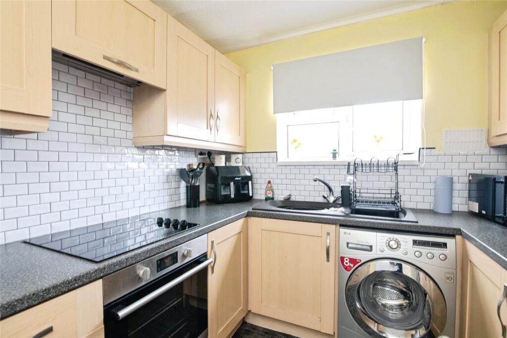 Laurel Close, REDDITCH, Worcestershire, B98 photo 5