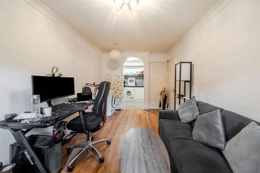 Apartment in Bromley - View 4