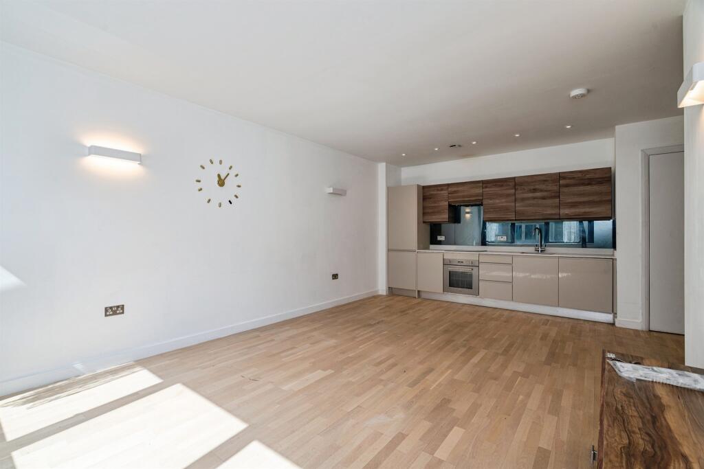 Apartment in Norwich, Norfolk - View 3