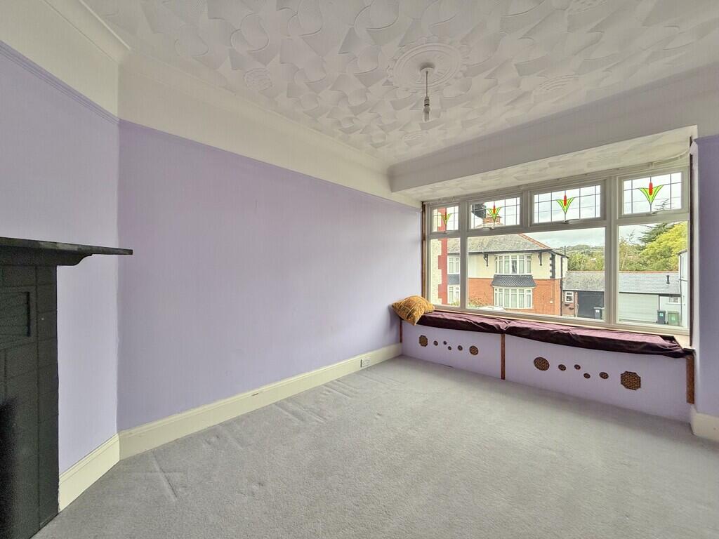 Hawthorn Crescent, Highbury photo 3