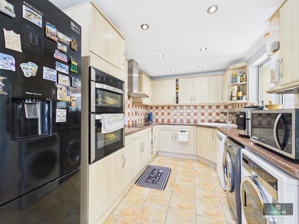 House in Crawley, Worth - View 3