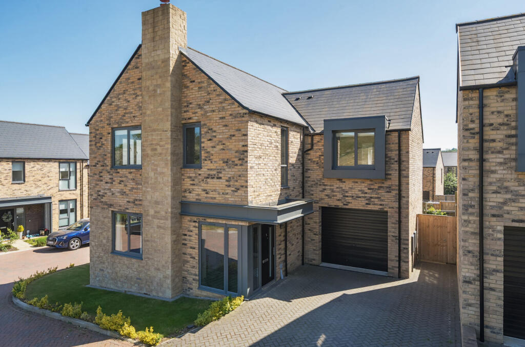 Main image of property: Langsett Grove, Harrogate, North Yorkshire, HG3