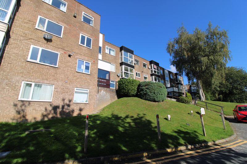 1-bed flat on Heywood Court, Middleton, Manchester, £90,000