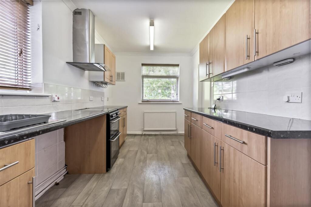 Apartment in Worthing, Goring-by-Sea - More