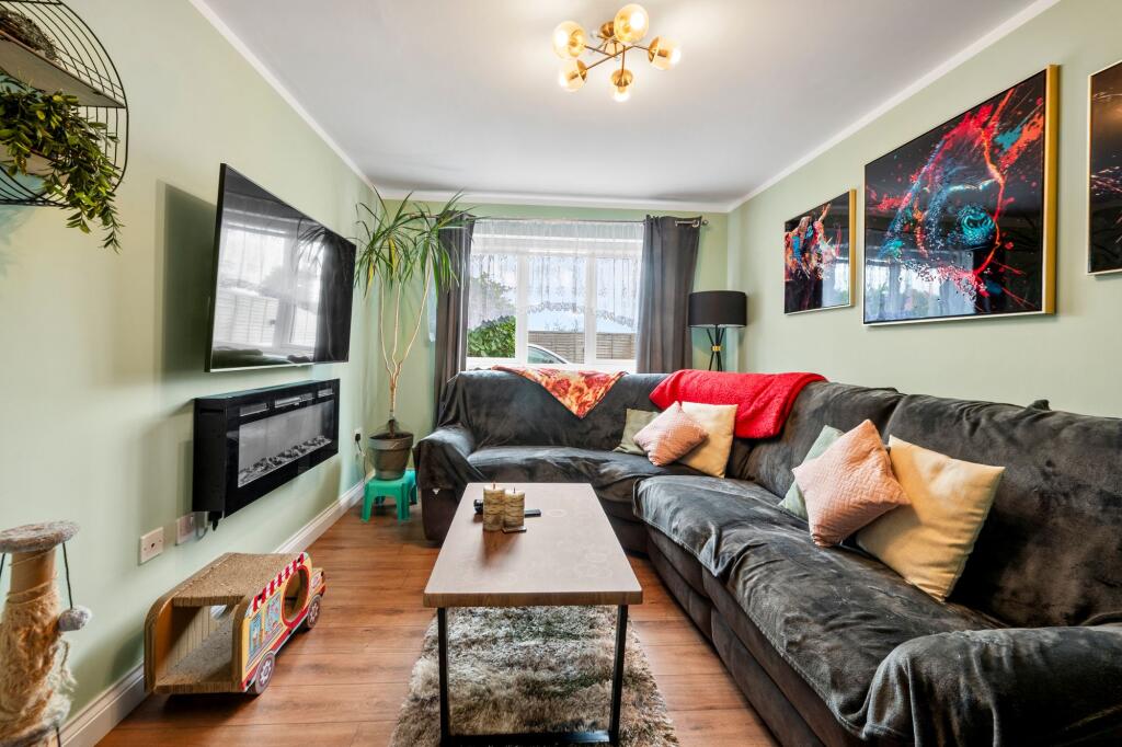 House in Leigh, Hooten Gardens, Bedford - View 5