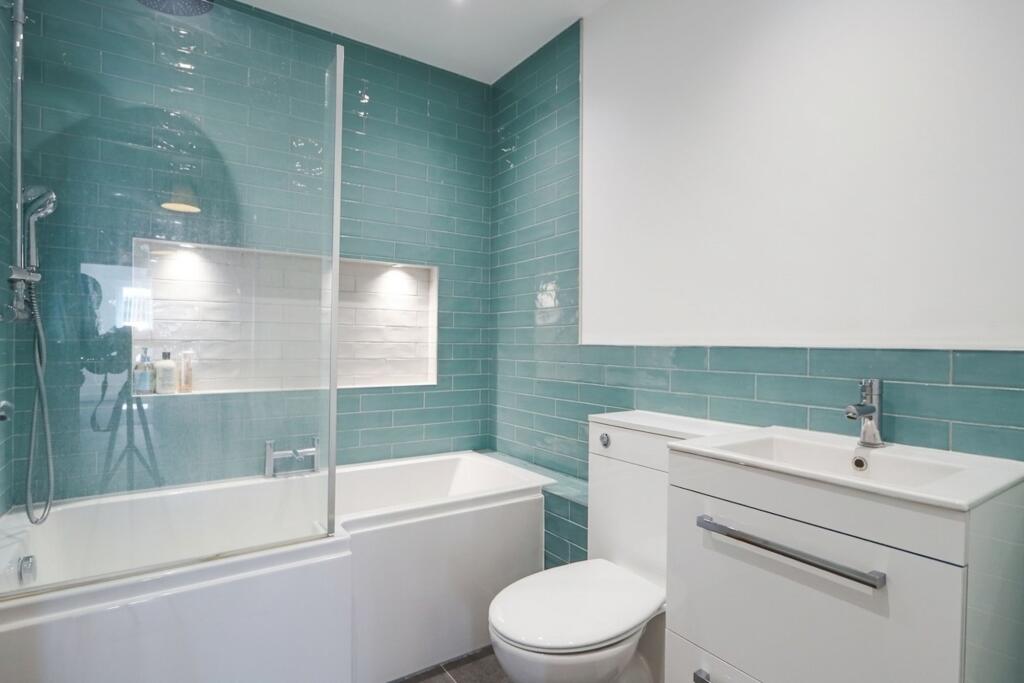 Apartment in Preston - View 3