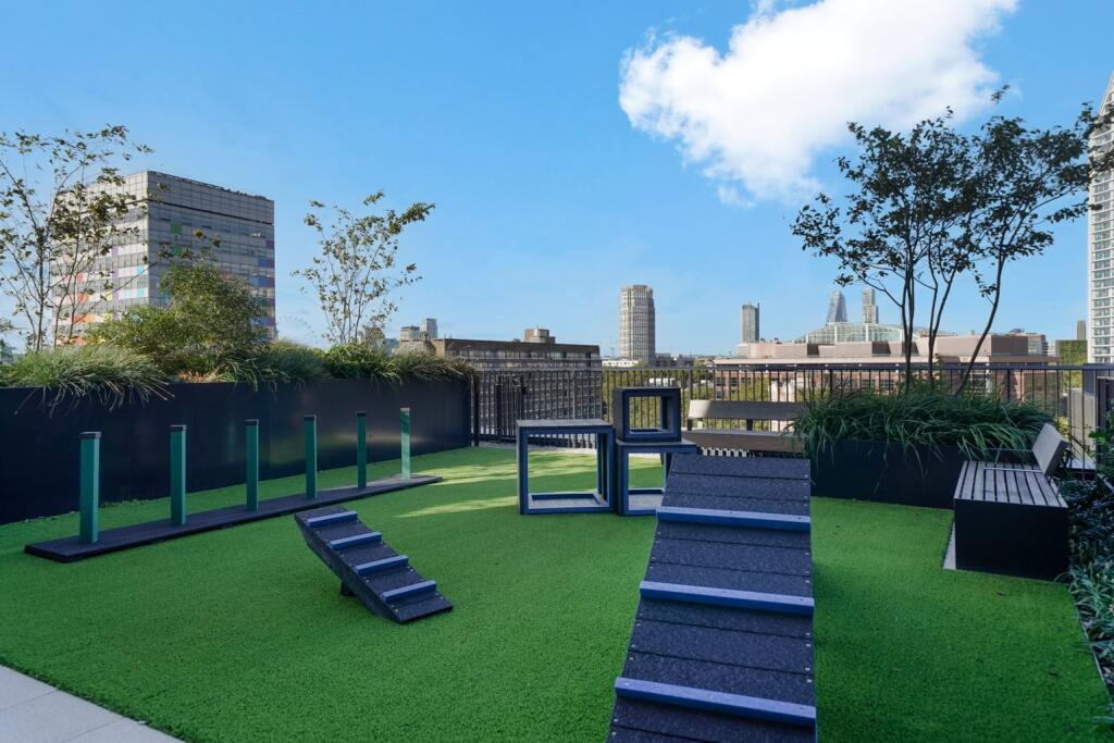 Apartment in London, Browning Estate, Elephant and Castle - View 2