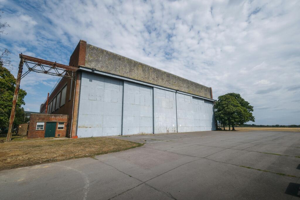Hangar 113-5.jpg
