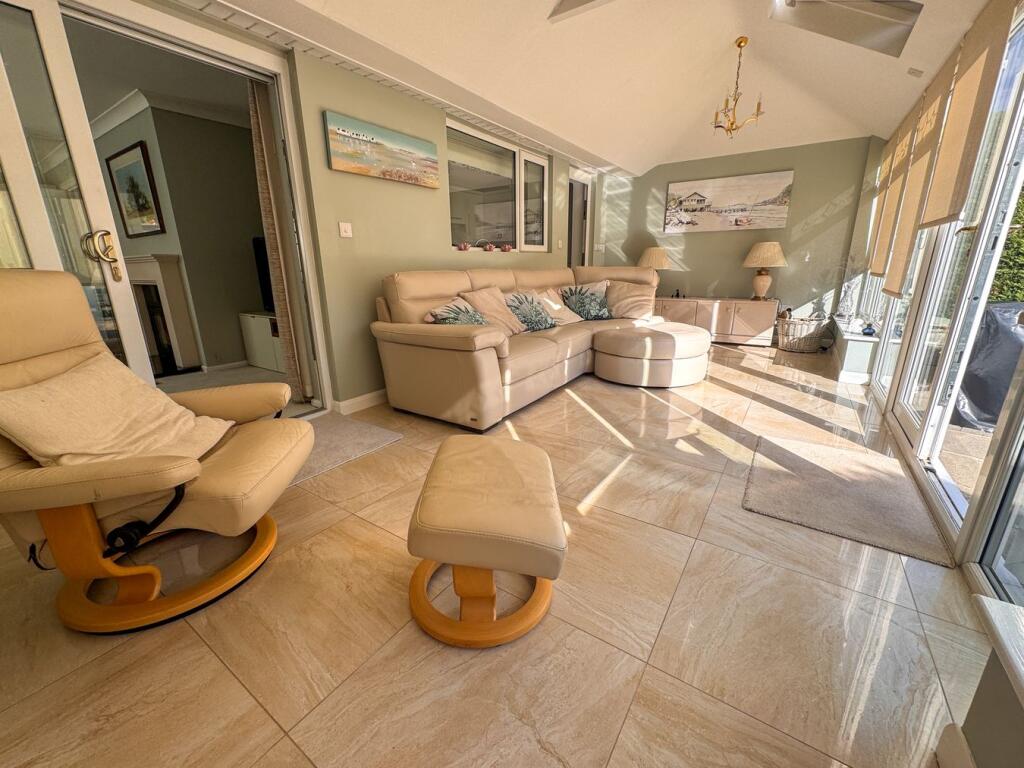 House in Hampreston, Canford Bottom, Colehill - View 4