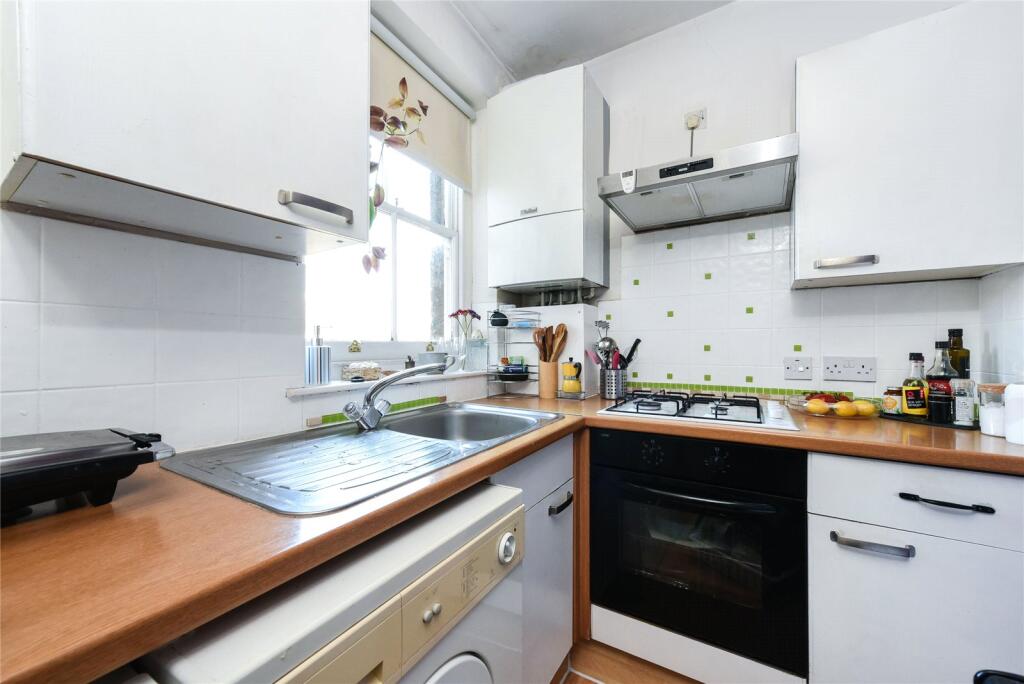 Apartment in London, Hughesfield Estate, Deptford - View 3