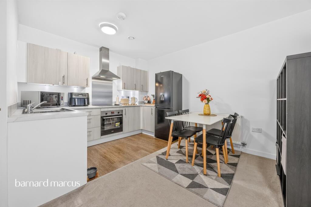 Apartment in Sutton - View 4