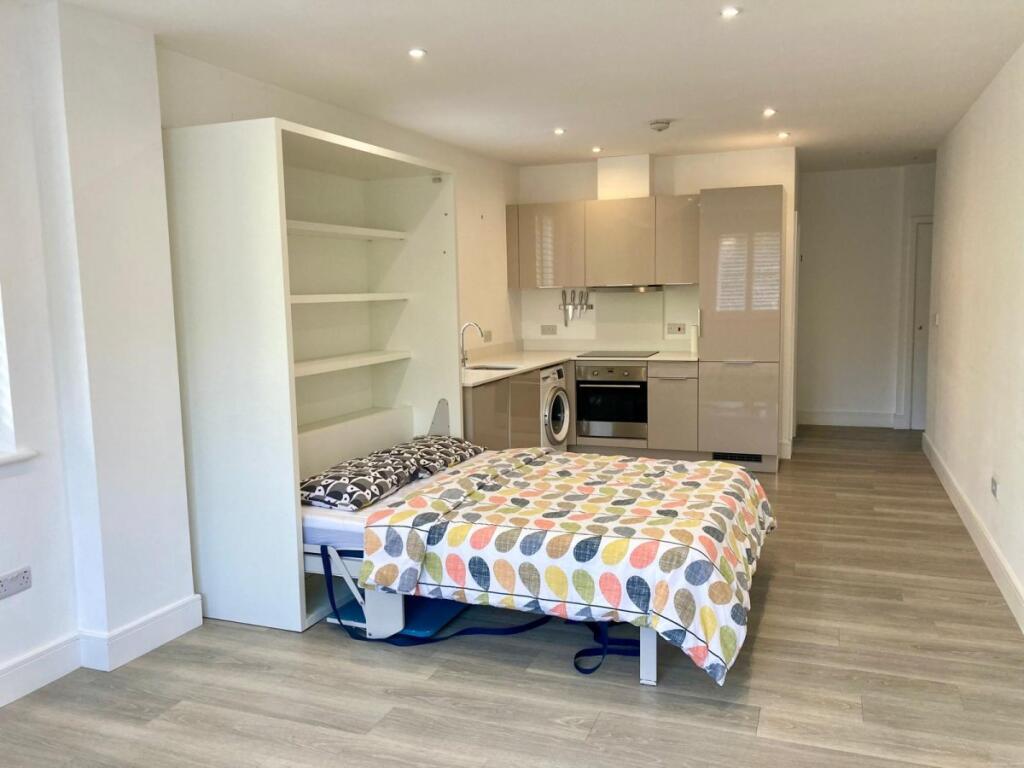 Apartment in Redhill - View 5