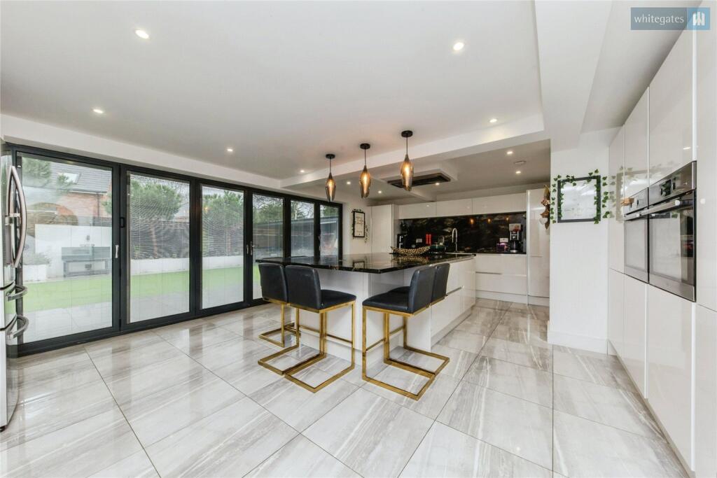 32 Marsh Lane photo 3