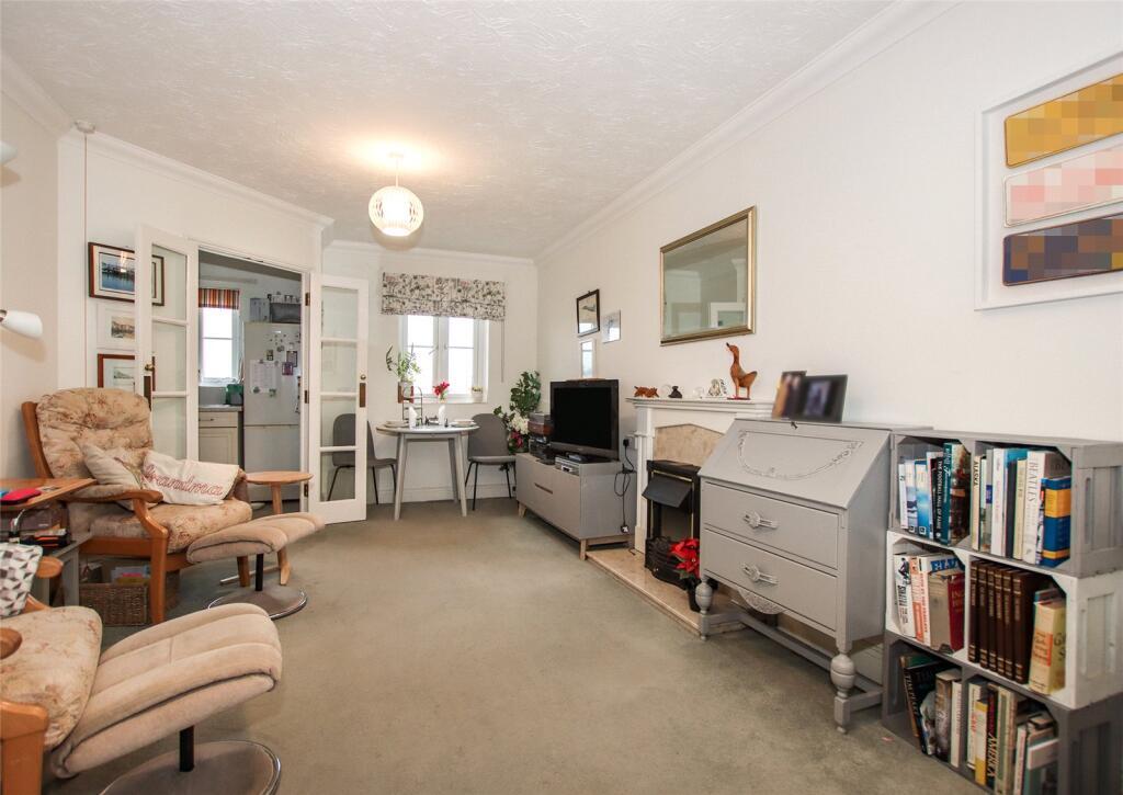 Apartment in Lymington - View 4