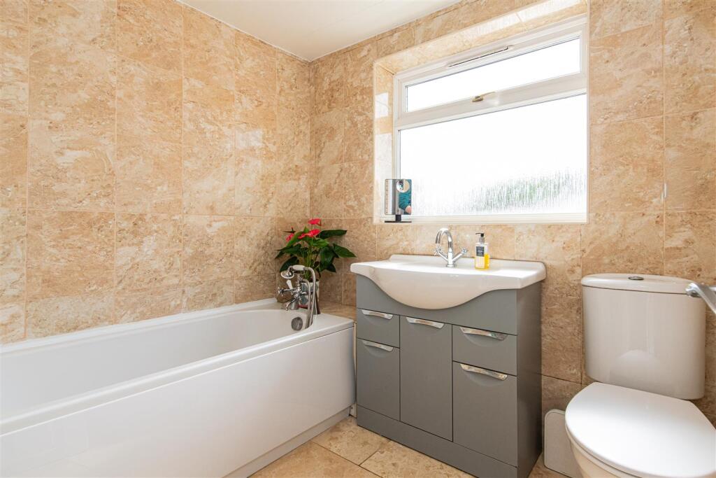 House in Rushden, North Northamptonshire - More