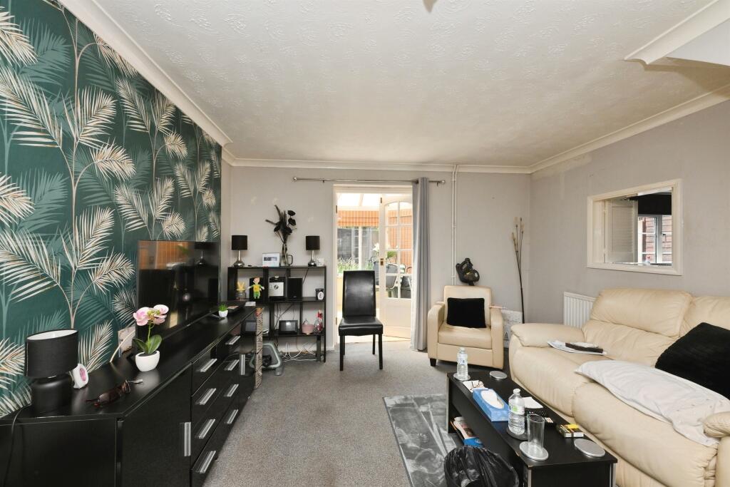 House in Welwyn Hatfield, Hertfordshire - View 2