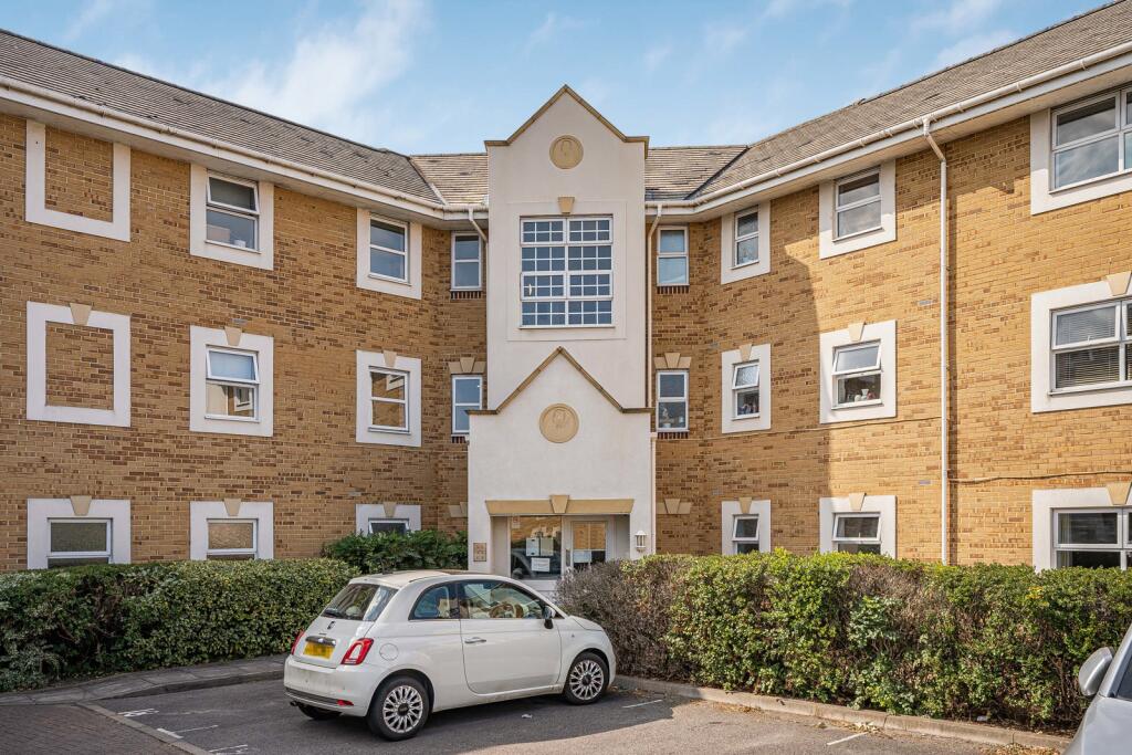 Apartment in Sunbury-on-Thames, Surrey