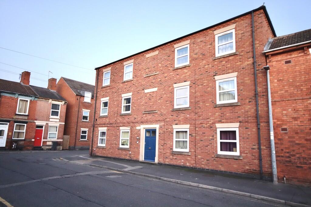 2-bed flat on Monson Street, Lincoln, £75,000