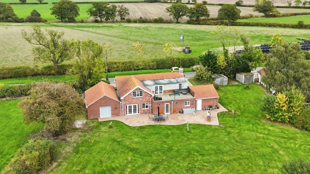 4-bed detached on Moor Lane, Horsington, Woodhall Spa, Lincolnshire, LN10, £875,000