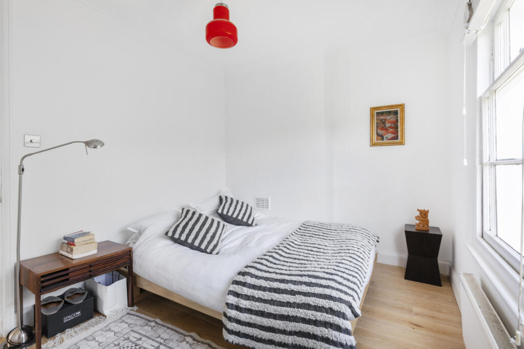 Apartment in London - View 5