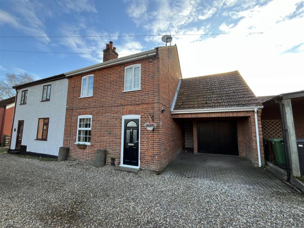 3-bed house on Wellingtonia Terrace, Hingham, £325,000