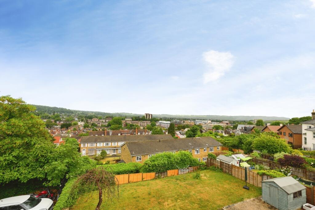 Apartment in Redhill, Reffles Bridge, Earlswood - View 5