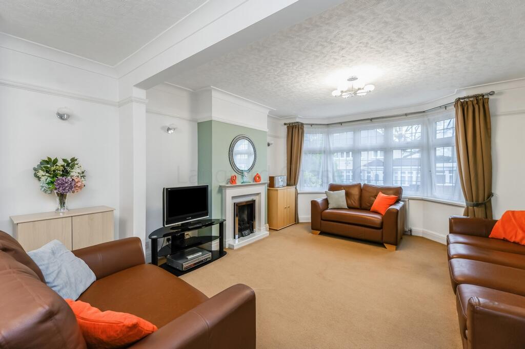 4-bed house on Alverstone Avenue, Barnet, EN4, £850,000