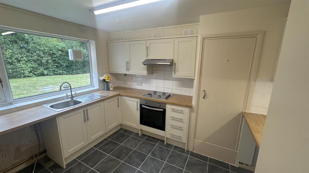 Keresley Close, Solihull, B91 photo 2