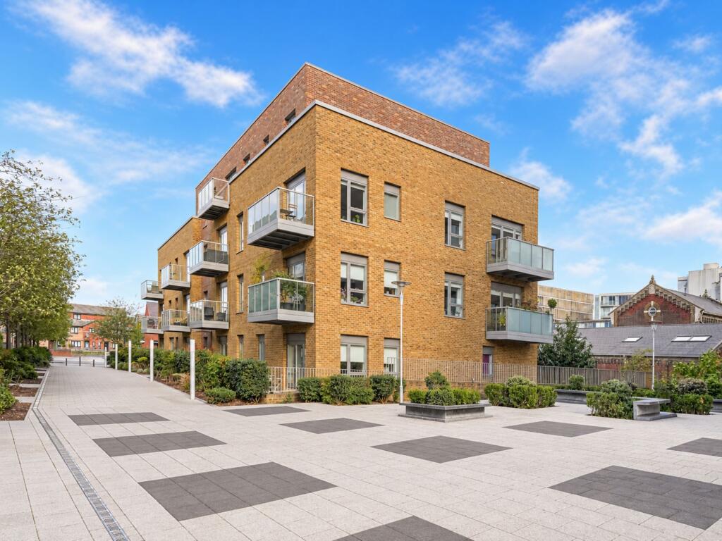 1-bed flat on Bath House Court, Smithfield Square, Hornsey, N8, £375,000