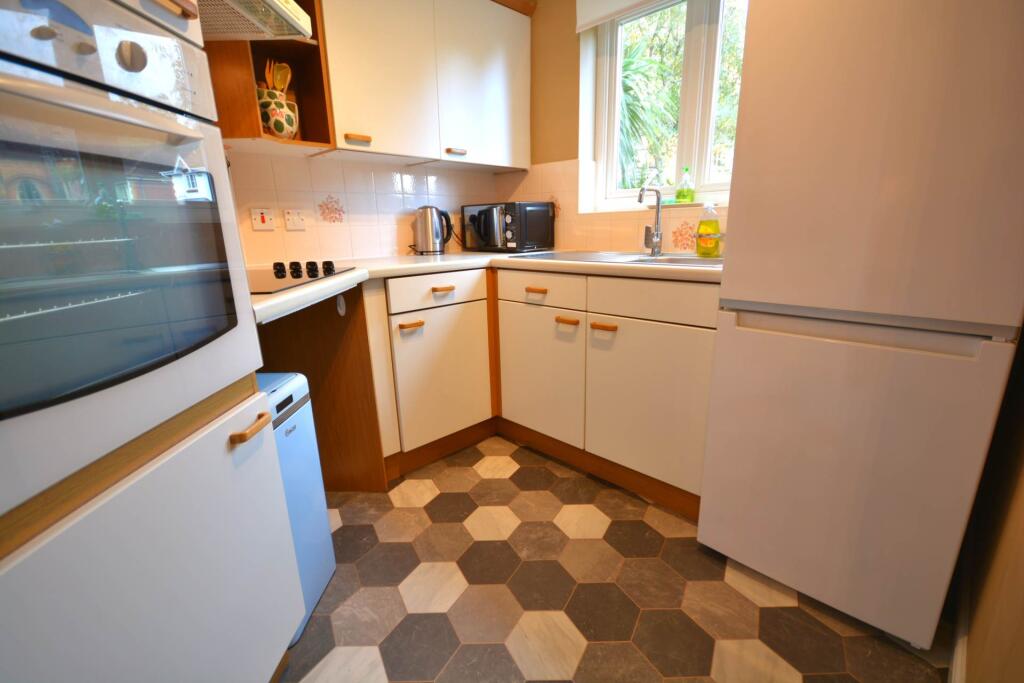 Ross Court, Curie Close, Rugby photo 4