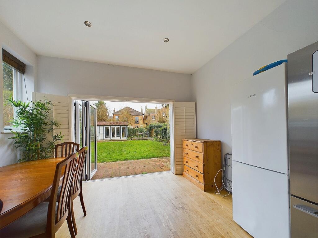House in London, Bromley Park, Plaistow - More