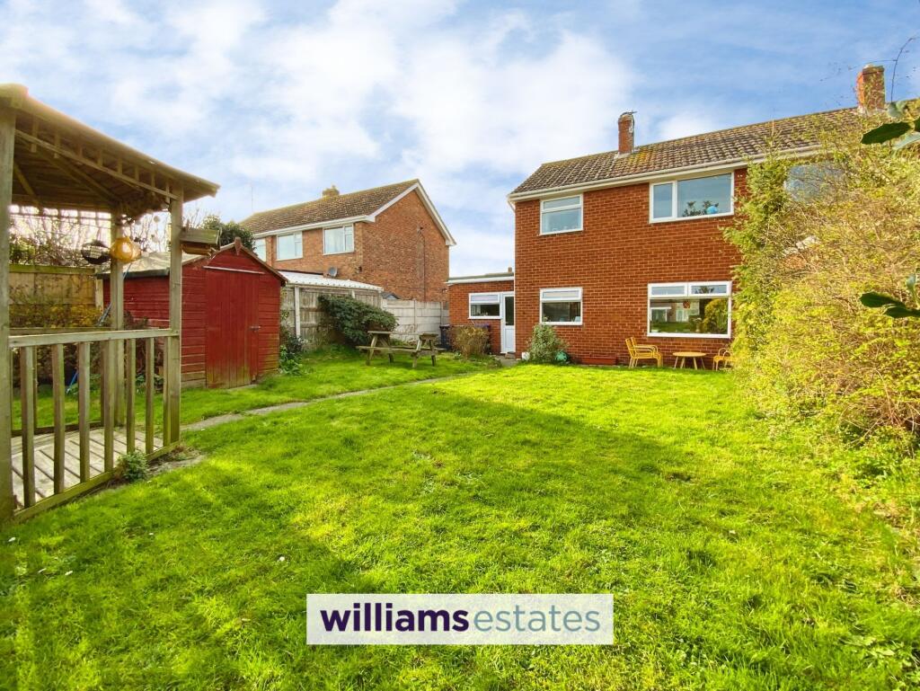Hendre Close, Rhuddlan, LL18 photo 2