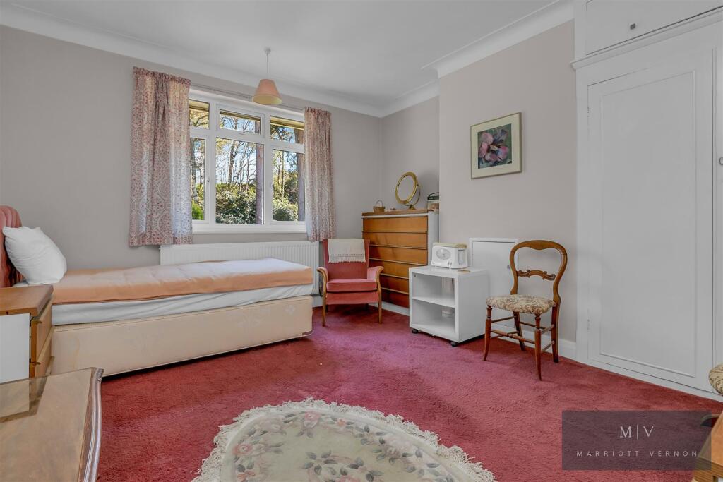 House in London, Shirley - View 6