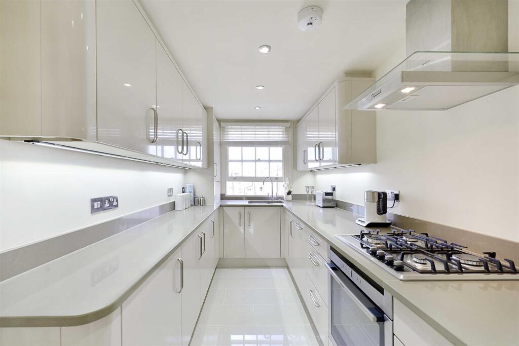 Apartment in London, Belgravia - More