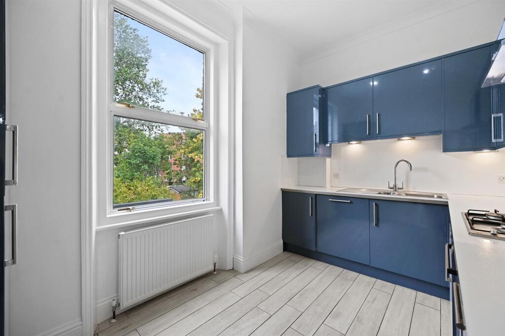 Apartment in London - View 5