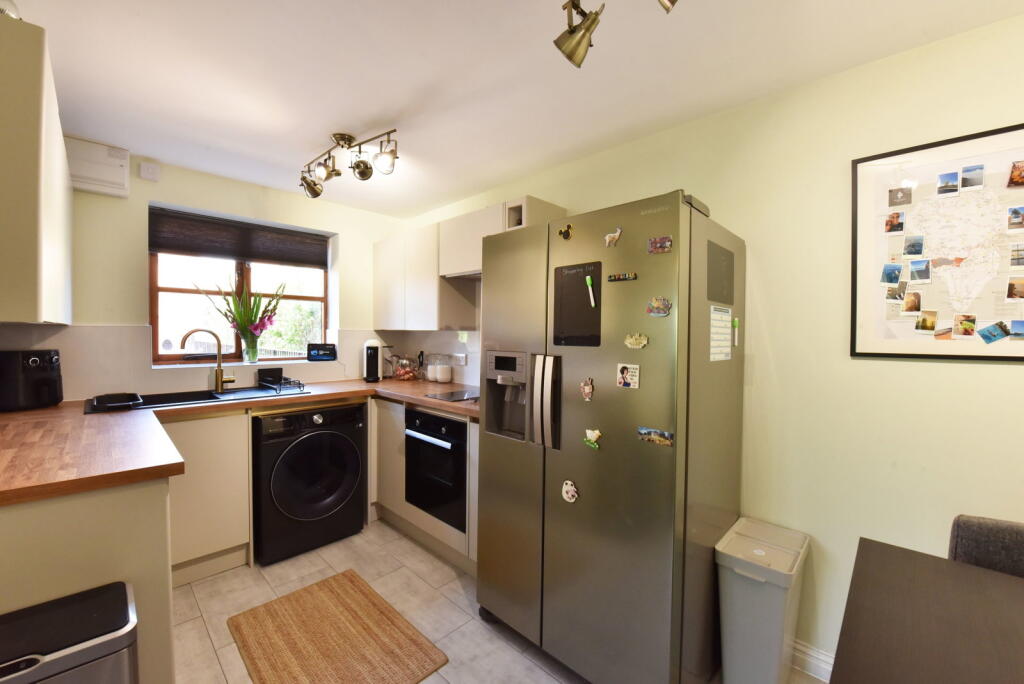 Apartment in Kingswinford, Hawbush - View 5