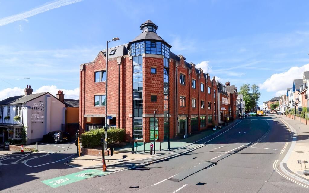 1-bed flat on Edinburgh House, St. Albans, Hertfordshire, AL1, £330,000