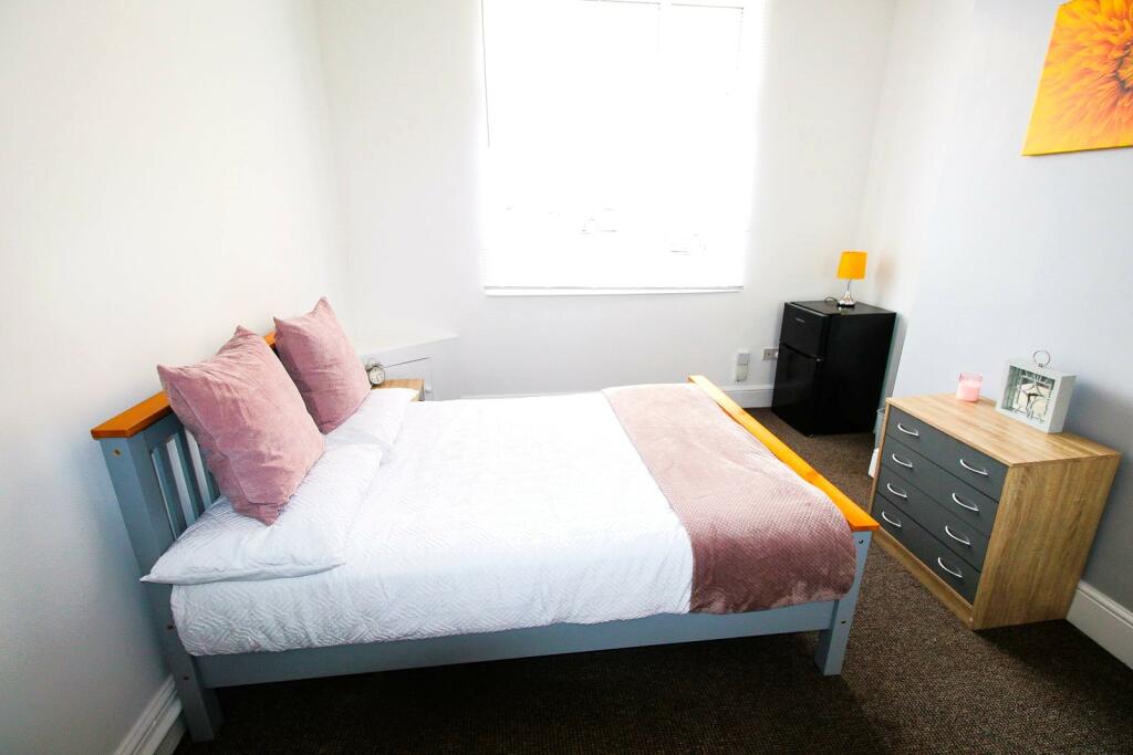 Main image of property: 16 Carholme Road, Newland, Lincoln, Lincolnshire, LN1 1RR