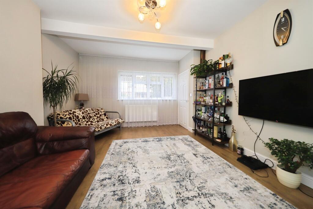 Beach Road, Bilston photo 4