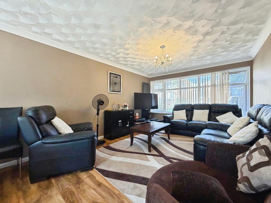 House in Rushmoor, Totland, Farnborough - View 2
